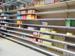 Alimentele greu perisabile și săpunurile dispar de pe rafturile marilor magazine din Bistrița