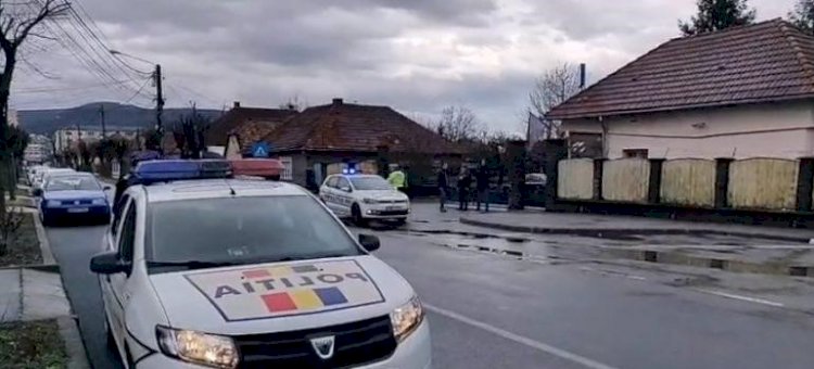 Autospecială a Jandarmeriei, implicată într-un accident rutier produs în Bistrița. Trei jandarmi, la spital
