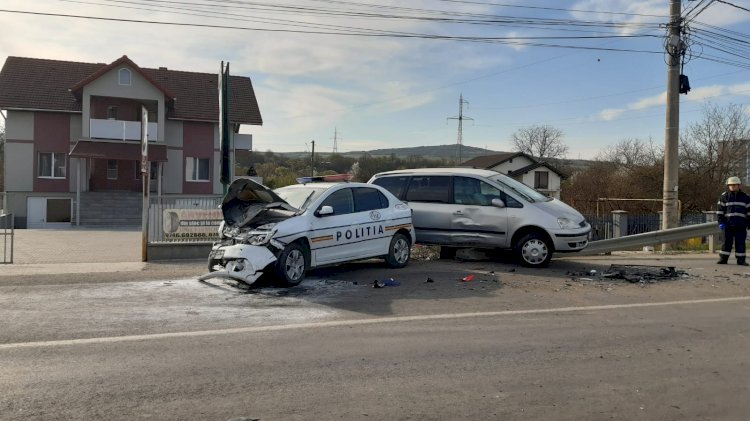 Autospecială de Poliție, făcută praf într-un accident rutier. Un polițist a fost rănit