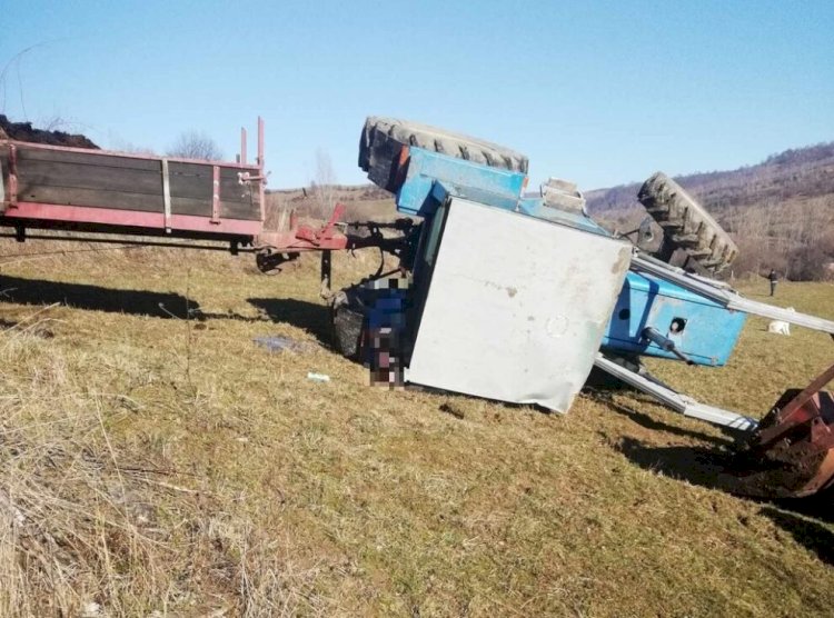 Un bărbat din Ardan a murit, după ce un tractor s-a răsturnat peste el